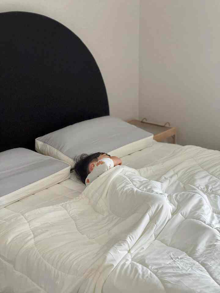 #賢明な消費 #コンスープ記録集 突然日が暑くなり、新しい冷感布団を取り出しました！

新しい布団を覆うので、私は気分が良くなりました😚

＃冷たい布団＃冷たい布団のおすすめ＃夏の布団＃夏の布団のおすすめ＃寝室＃寝室の飾り＃寝室のスタイリング＃ベッド＃ベッドフレーム＃頸椎枕＃頸椎枕のおすすめ＃ブラックフレームベッド＃ベッドのコラボレーション＃IKEA協議＃IKEAベッドの協力
