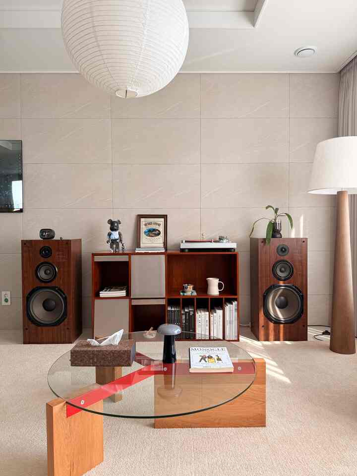 #TodaysHome #CornSoupRecord 18

Saya dengar mereka berkunjung baru-baru ini untuk syuting drama, jadi

Saya membersihkan dan memoles ruang tamu..!

#WoodInterior #DeskSetup #HomeExploration #FurnitureExploration #LivingRoomInterior #LivingRoomStudy #StudyInterior #StudyDecor #SolidOak #TodaysHomeCreator #BoughtItAtTodaysHome #TodaysHome #HostChallenge #PrettyItemsAreTheBest #TodaysHome #TodaysHomeCreator #WhiteWoodInterior #Space #Review #Routine #MorningRoutine #MorningWork #WorkFromHome #WorkFromHomeInterior #BusyAtHome #WorkingFromHome