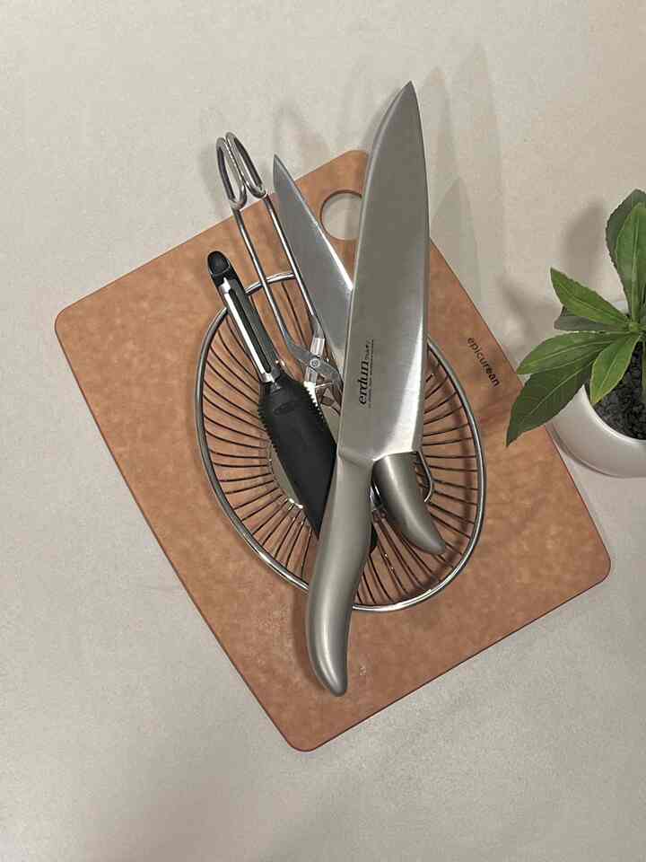 後悔のない１～４万ウォン新婚蜂蜜テム５個

初心者の自炊/新妻の注目👀
一度買ったときにきちんとしたことが賢明な消費

💛ステンワイヤーバスケット
 フルーツカプセルコーヒースナックバスケット
✔️よく使う製品はステン304
304素材推奨👉錆に強い

💛下村刀(過渡+大刀)
✔️刃の保持力が良くてよく切れます🔪
💡 TIP
刃＋取っ手一体型おすすめ
👉の間に異物がありません。

💛 エピキュリオンまな板
✔️食洗機ok軽くてガラス手首におすすめ

💛トライアングルトング
✔️小さなものから大きなものまで細かくうまくいきます。
✔️プレーティング時に本当に便利です🍽️
✔️食べ物の裏返しにも楽です👍

💛オキソグッドグリップ日付ジャガイモナイフフィラー
✔️薄くて一定に削りチーズもたてがみ可能🥔
✔️刃が乾いていてけがをする心配が少ない✨


 フルーツバスケット、ナイフ、まな板、鉗子、ポテトフィラー 
デザイン+利便性すべてをキャッチ
私の生き物の宝物です✨


＃下村＃カルおすすめ＃オールステンカル＃食道＃フルーツカールおすすめ＃大きなカル推奨＃エピキュリアンドマ＃原木まな板＃ブラックトーマ＃モダンハウスおすすめテム＃モダンハウス#刈り取るジャガイモナイフおすすめ＃野菜ナイフおすすめ＃キッチンテムおすすめ＃サリムテムおすすめ＃キッチン用品おすすめ 
