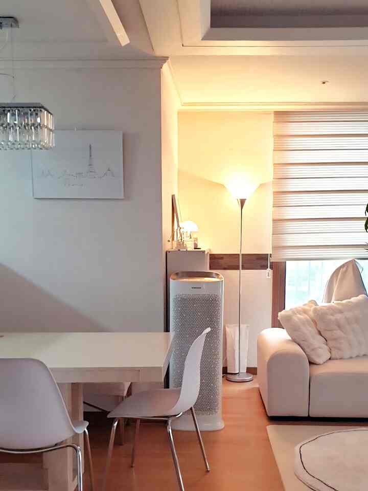 🤍アートミル - パリラインミニマル描画ポスター：いつもそばの空気のように、快適に染み込んだ大切な額縁🤍

ホワイトインテリアが好きですが、ホワイトインテリアが間違っていると 

あまり遠くに寂しく感じることができて額縁をかけたかったのに

額縁を選ぶのは本当に簡単ではありません〜

✔それで
🤍ホワイトトンリビングルームに本当に空気のように快適に浸透 

アートミルパリライン描画額縁を歩きました〜


🤍 3年前に家を始めたばかりで購入した額です。

今でもとても気に入って変えるつもりは全くありません〜

空気のようにリラックスした額縁にぴったり、それが合うと思いますㅎㅎ


✔最初の額縁の選択が躊躇する方がいらっしゃるなら、

白い絵画紙の上にミニマルな描画が過度にない額縁から始めてみるのも

いいと思います〜🥰

＃ホワイトインテリア