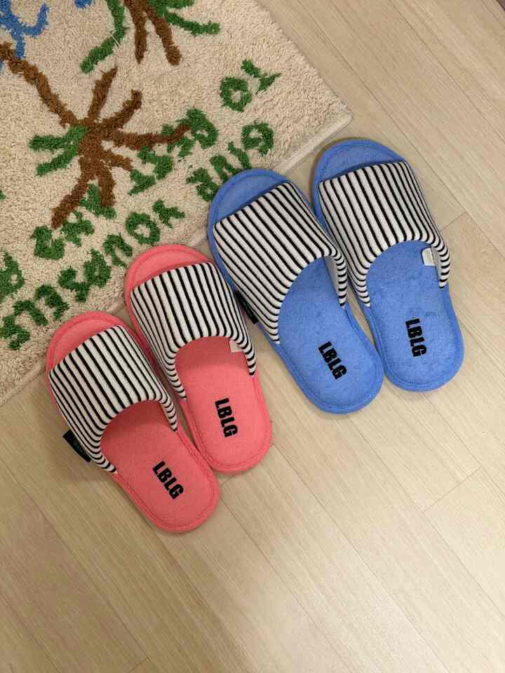 暖かい春が来た記念スリッパを新しく変えてくれる ---!  #lh #lh행복주택인테리어 #lh행복주택26형 #원룸 #인테리어 #1인가구인테리어 #욕실인테리어 #욕실꾸미기 #욕실정리 #욕실디자인 #거실화 #슬리퍼 #슬리퍼추천 #거실화추천} #화장실러그 #화장실인테리어 #러그추천