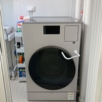 안녕하세요 :-)
집에서 가장 바쁜 나의 일상을 소개합니다.

저희 부부는 평일에는 빨래를 돌리지 않고, 주말에 몰아서 돌리는 스타일입니다.
주말이 되면 세탁실이 아주 바빠진답니다. 삼성AI콤보 세탁기를 구매하여 세탁과 건조를 한 번에 해결할 수 있고, 세탁기 옆에 트롤리를 두어 세탁세제와 청소용품 등을 보관하여 동선에 편안함을 주었답니다.
#ftc22기 #세탁실 #일상기록 #신혼부부 