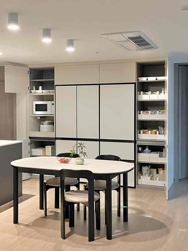 小さな家収納秘密のナイフ脚台所です
新しい家に引っ越しながら 
以前の家にあったパントリー収納箱
追加でまた購入しました！

また買ったのはいいってこと…！

前回上げたキッチン収納も本当にたくさんの方が好きで、
それで見ることができます。

情報をもっと見てみましょう！ 
気になるものあり、気軽にコメントしてください。


#小屋収納秘密 #コンスプヒドン #記録チャレンジ #対面型キッチン #冷蔵故障インテリア #冷蔵故障整理 #冷蔵故障収納 #収納 #整理 #収納テム #収納整理箱 #ドア裏収納箱 #弱統整理 #収納箱 #クリーン収納 #隙間収納 #生活＃ペントリー整理ボックス＃ペントリ収納