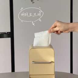 💛 무언가 색감에 포인트 주고 싶을 때
사용하고 있는 제품으로 포인트 주어도 분위기 변화가 되더라구요.
저희 집은 거의 화이트 바탕에 우드를 살짝 떨어뜨린 정도인데,
이번에 옐로우 포인트로 변화를 주었어요.
하단에 수납도 같이 있어서 좋네요.
쨍한 노랑이 아니라서 버터오브제라고 이름을 붙여 봤습니당 😂
그리고 요즘 쇠템이 예쁘고,
철제가 사용하기도 유용해서 철제가 있으면 눈길이 가더라구요.
예쁘면서 유용한건 다좋아요 👍🏻
#코드리빙 #휴지케이스 #화장지케이스 #철제수납함 #악세사리보관함 #오브제 #옐로우포인트 #삼성비스포크 #삼성키친핏냉장고 #코에르 #테라조 #테라조인테리어 #화장대인테리어 #화장대꾸미기 #악세사리트레이 #화장대소품 #욕실트레이 #콘수프기록집 #예쁜템최고야 #집꾸미기 #거실꾸미기 #리빙 #리빙템 #인테리어 #화이트인테리어 #인테리어소품 #소통 #맞팔 #오늘의가든