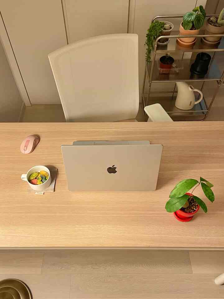 PABLE Air-Lite オフィスチェア［3色］を使ったコーディネート 2