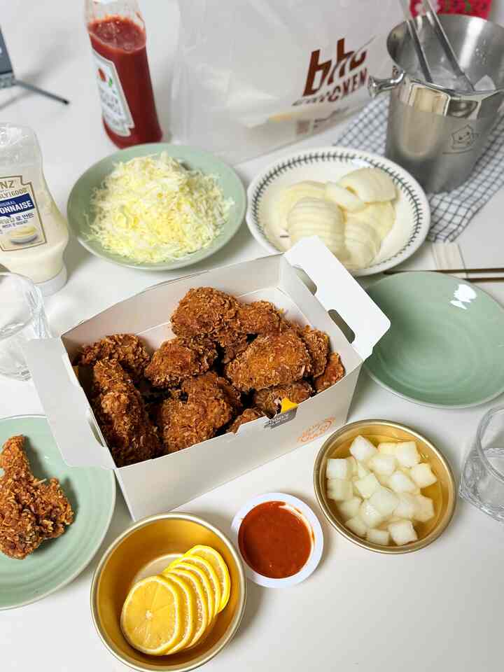 #オーホームストーリー

休日の夜チキンデㅇ
クアサックを注文して
#キャベツサラダの束を作って一緒に食べました。

＃猫の家の家＃コンスープ記録集＃リビングキッチンインテリア＃リビングキッチン＃キッチンインテリア＃ホームスティック＃ホームバー＃ホームレストラン 