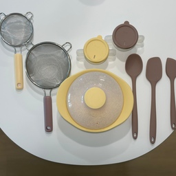#현명한소비
🧑‍🍳 이유식 도구 추천~*
조카가 이유식을 시작하게 되어서
조리도구를 선물했어요 :)
우선 가장 기본되는 것들을
★퍼기★에서 옐로우&브라운으로 깔맞춤!
이유식 칼 2종 set는 그레이 1개, 그린1개라서
그레이는 육류용으로, 그린은 채소용으로
구분해서 사용하기 좋아요.
#ftc14기이야기 #콘수프기록집 #맞팔
#이유식준비물 #이유식준비 #이유식용품 #실리콘조리도구 #향균도마 