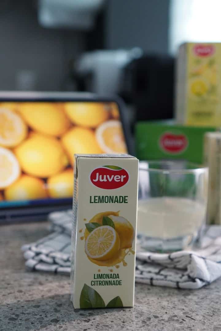 #콘수프기록집 #현명한소비

賢い夏の茂み、コストコフーバーレモンエイド🍋

最近、同じ暑さにコストコで得た「フーバーレモンエイド」は、まさに神の一手です。さりげなく、すっきりしながらも口の中でいっぱいに広がる爽やかさのおかげで、子供たちはもちろん大人の口当たりまで一気にひきつけられました。

甘すぎず、どんどん手が行くこの味、暑さに疲れた一日を覚醒するのに最適です。成分まで慎重に選んで見て選んだだけ家族のための賢明な消費だったと確信しています。今夏、私たちの家の冷蔵庫の中に必須のテムとして登場しました。  #여름음료 #홈카페 #무더위탈출 #살림꿀템 #음료추천 #장바구니공유


