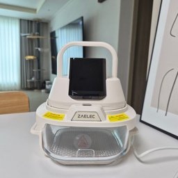 즘 주방에서 제일 자주 보는 가전 중 하나 🍳
자일렉 글라스 에어프라이어는
이름처럼 유리 용기를 사용해서 조리되는 모습이 보여
은근 보는 재미도 있다.
튀김이나 간단한 간식 데울 때도 좋고
요리한 뒤 그대로 식탁에 올려두기에도 깔끔한 디자인.
화이트 컬러라 주방 한쪽에 꺼내둬도
투박한 주방가전 느낌보다는 인테리어에 자연스럽게 어울리는 편!
요리하고, 먹고, 보관하고, 다시 데우는 것까지
하나로 해결할 수 있어서 요즘 꽤 잘 쓰고 있는 살림템.
볼 때마다 역시 예쁘고 실용적인 게 최고라는 생각 🤍
#콘수프기록집 #현명한소비 #자일렉 #자일렉에어프라이어 #글라스에어프라이어 #에어프라이어추천 #에어프라이어 #주방가전 #주방인테리어 #화이트가전 #화이트주방 #신혼살림 #살림템 #살림추천 #잘샀다템 #주방템 #홈카페 #집밥 #간편요리 #오늘의집 #오늘의집피드 #집꾸미기 #홈스타일링