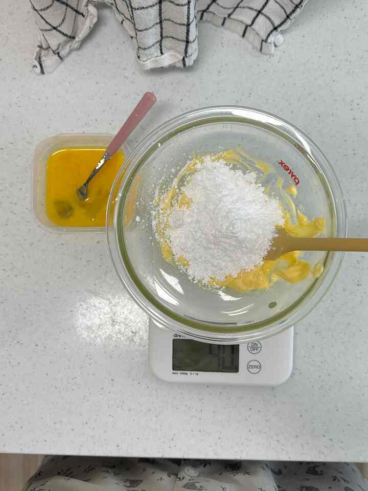 ＃コンスープ記録集|

冷凍庫に詰まっていた
ペスチュリータルトサンジロー
フルーツタルトを作る
🍈🍋🍎🍑🍅

軽く材料を混ぜた後
生地に載せて焼くだけで完成！

外はカリカリ、中はしっとり
果物のさわやかさがよく似合って
週末のデザートにぴったりだった…❤

週末にきれいなデザートを食べたら
気分がいいから〜〜

＃ホームカフェ＃タルト＃フルーツタルト＃ホームベーキング
＃財源電子＃冷凍生地＃