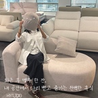 안녕하세요, 휴도 MD입니다! 🐥

오늘은 동글동글 예쁜 디자인에,
2인용부터 4~5인용까지 자유롭게 구성 가능한 신상품 모듈 소파를 준비했습니다.

저희 쇼룸에는 더욱 다양한 상품을 소개해 드리기 위해
2인용 모듈로 전시해 두었는데요. 

오늘은 이 2인용 소파를 기준으로 소개해 드릴게욧!  🐒

#휴도  #휴도소파 #2인용쇼파 #2인용소파 #4인소파 #4인용소파 #거실소파 #서재인테리어 #아이방인테리어 #수유소파 #소파 #쇼파 #작은방꾸미기 