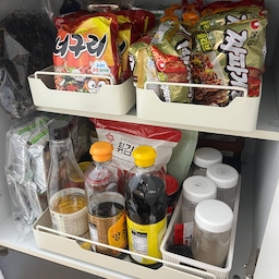 잘쓰는 주방템 2탄!
1. 슬라이딩 레일 선반
15평집 작은 주방이라 씽크대 하부장이 좁고 정리가 잘되야겠더라구요
안쪽 물건까지 잘 꺼내려면 슬라이딩 선반 만한게 없더라구요!
접착도 잘되고 튼튼하고 정리도 잘되어서 잘산템으로 만족중입니다