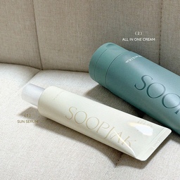 집에서도 선크림 발라줘야 하는 거 아시죠 ✨
관리는 선크림 바르는 것 부터 해줘야겟죠 ....? 🤍
요즘 마니들 쓰는 숲작 🌳
선세럼 + 올인원 크림 사용해봤는데
선세럼은 수분이 한가득이라
흡수가 너무 잘대고 찐득한 느낌 없이 
찹찹 가볍게 바르기 너무 좋았어요 (´▽`ʃ♡ƪ)
올인원 크림은
저 써보지도 못하고 올인원이라는 말에
남편이 바로 운동가방에 들고가 ... 버림 ..... 😭
여튼 남편이 냄새, 찐득한거에 민감한데
냄새도 좋고 찐득하지도 않고 용량도 많고
뭐 ... 넘 좋다네요 ... (찐 후기 ...)
여튼 다들 비건 인증 완료된
믿을 수 있는 식물성 클린 뷰티
숲작으로 산뜻하게 피부 관리 하세요 🤍🤍 
#soopjak #선세럼 #올인원크림 #선세럼추천 #화장품추천 #오늘의집 #오늘의가든 #오늘의집27기 #오늘의집27 #ftc기록 #FTC27기
