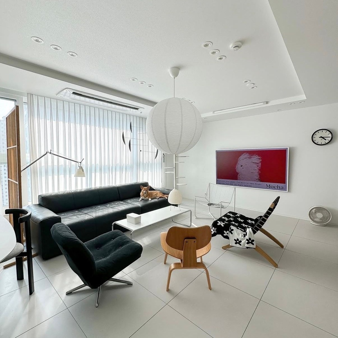 TV 앞 소파 배치가 지겹다면, 가구 배치 장인의 35평 아파트 | 라이프스타일 슈퍼앱, 오늘의집