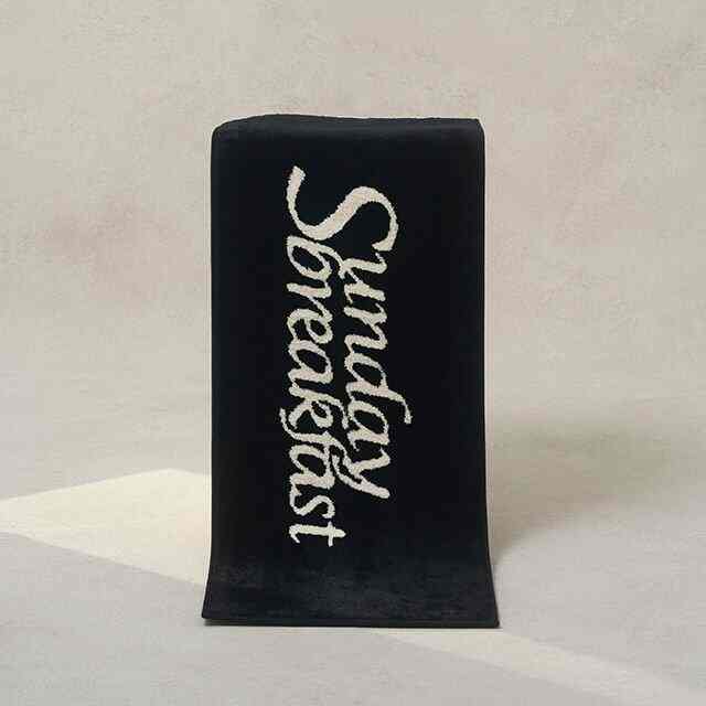 Black lettering キッチンマット