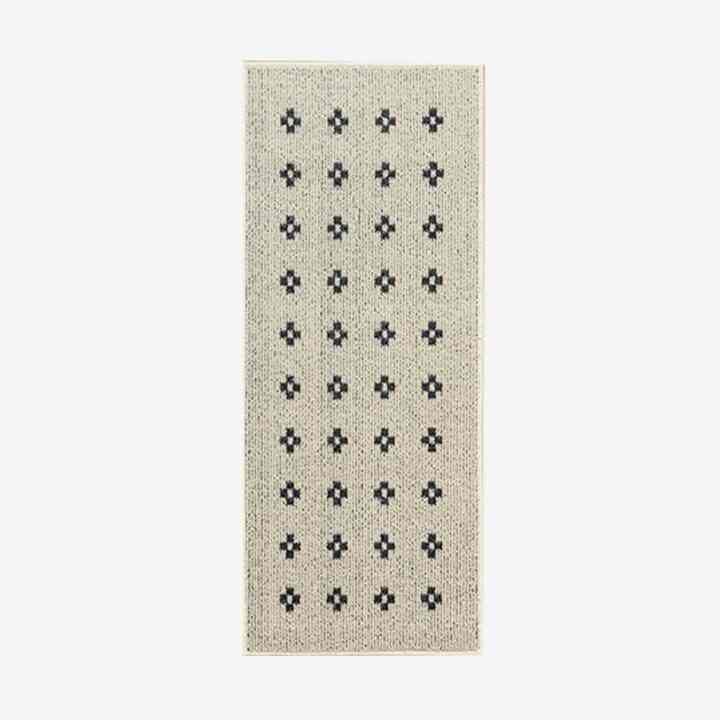 Arne Daisy ラグ charcoal 50x120cm