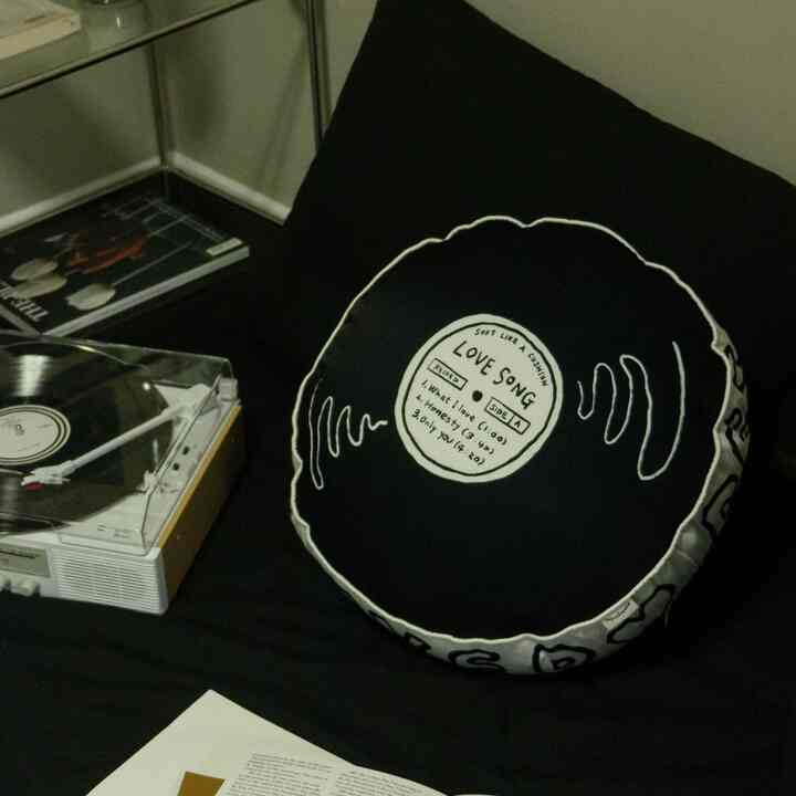 ラウンド クッション Love songs vinyl