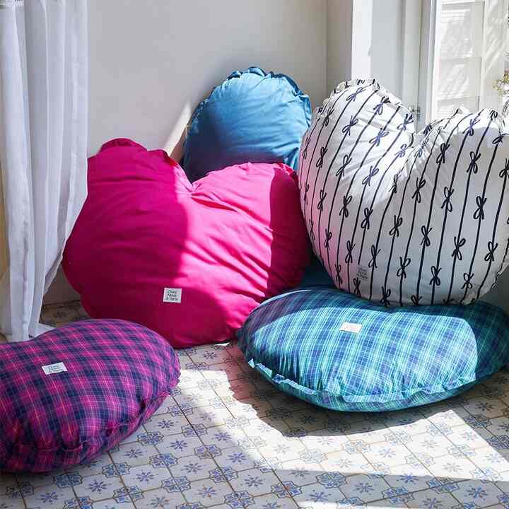 シグネチャー ビッグ ハート クッションカバー［5色］