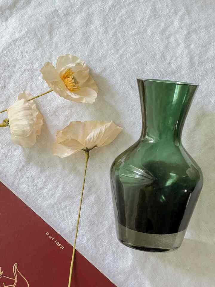 A グリーン グラス 花瓶 (H15cm)