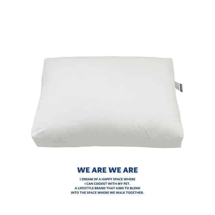 WE ARE WE ARE マイクロファイバー クッション