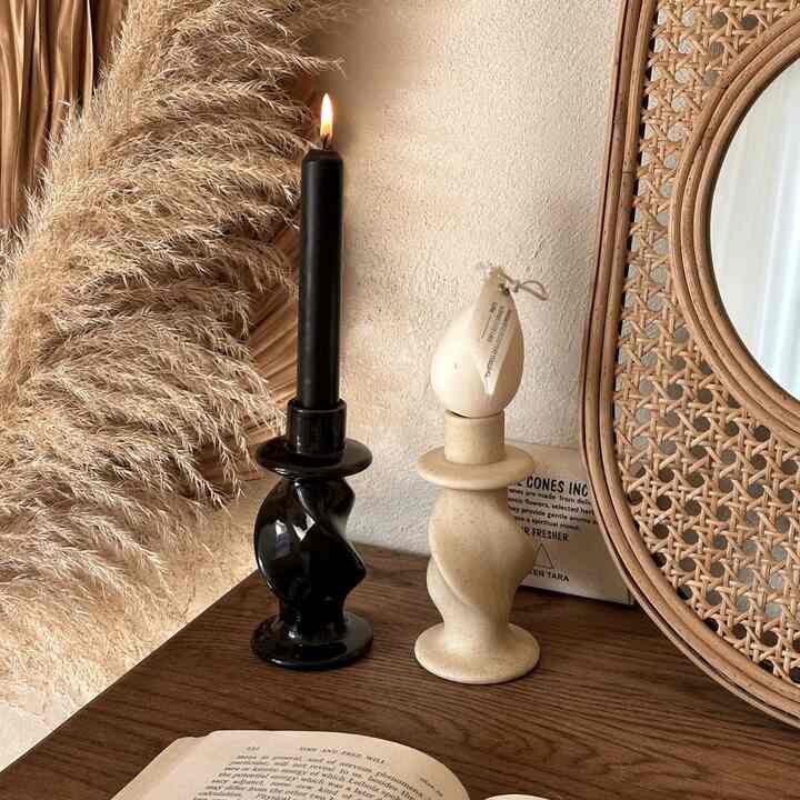 コージー セラミック オブジェ テーパー キャンドルホルダー ツイスト［2色］