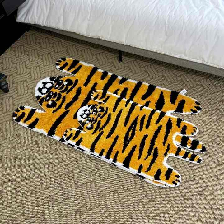 トラ ラグ［2サイズ］