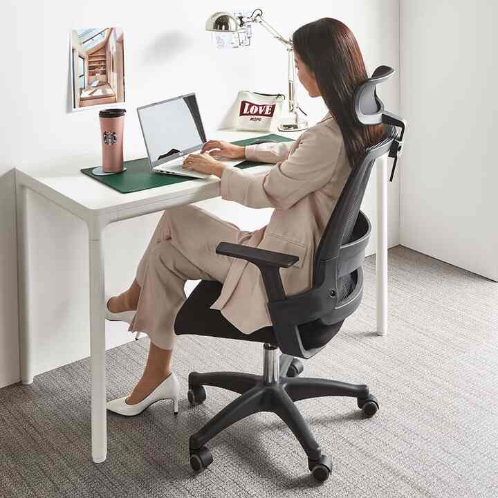 Delight オフィスチェア ヘッドレスト付き［4色・2種］