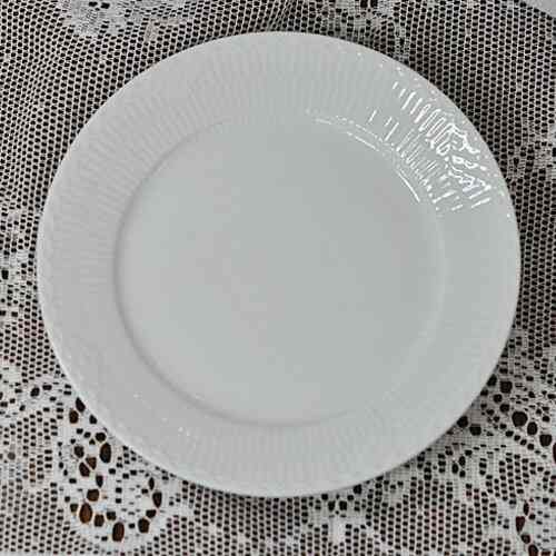 ホワイトフルーテッド ハーフレース プレート 22cm