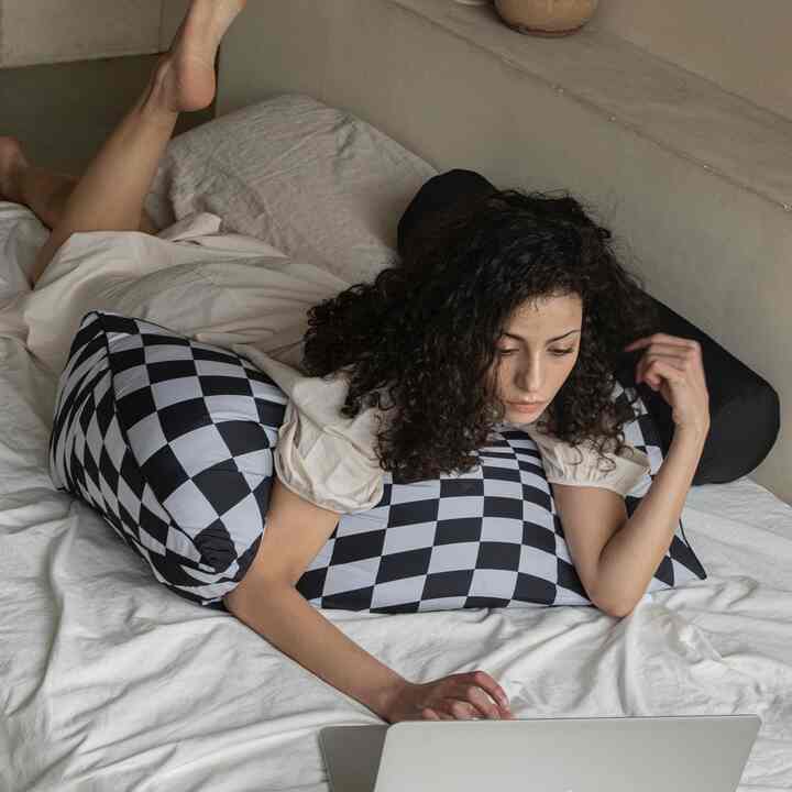 ウェーブ チェッカーボード 3角 背もたれクッション［4色］