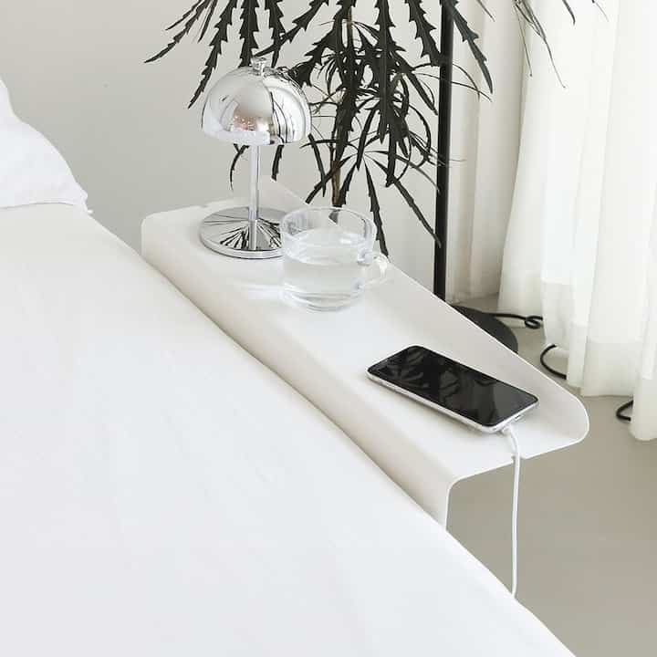 ブラン スチール ベッドサイドテーブル［2サイズ］