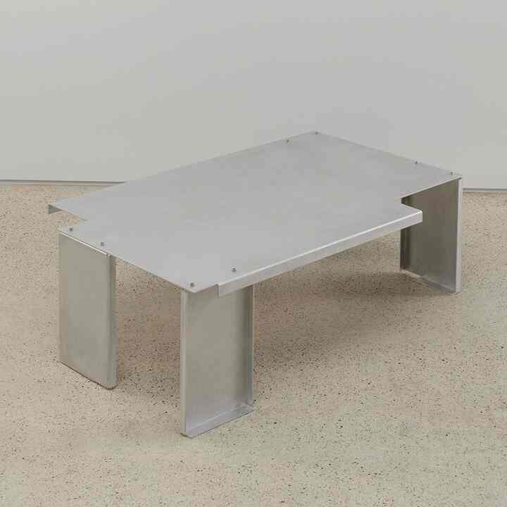 XYZ ティーテーブル