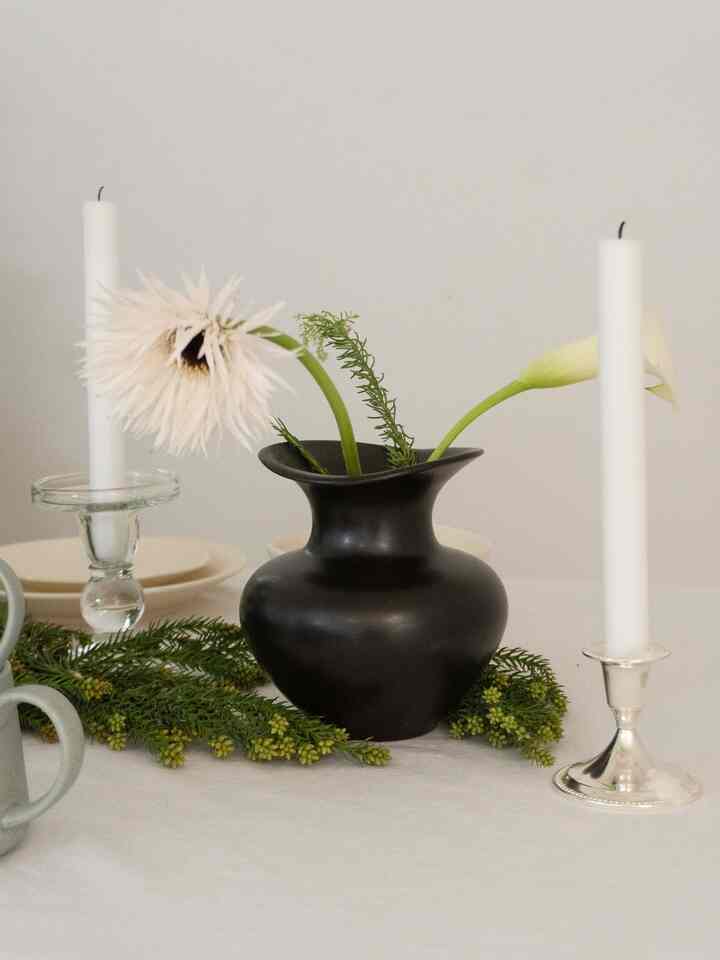 Curvy Vase Low - Deep Black