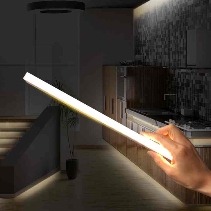 LED センサーライト マルチタグ［2色・3サイズ］