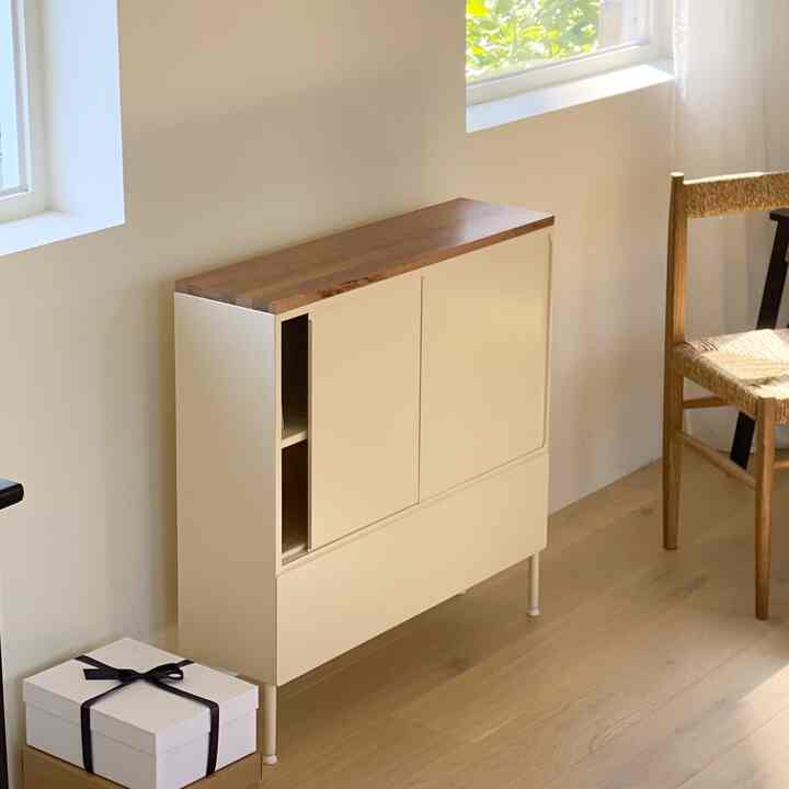 スチール製 スリム スライドドア 収納棚 引出し付き［2色］