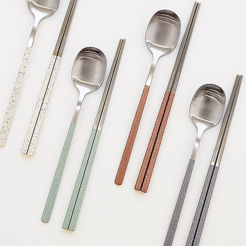 カトラリー｜コンパクトな空間にも映える、おしゃれな人気キッチン