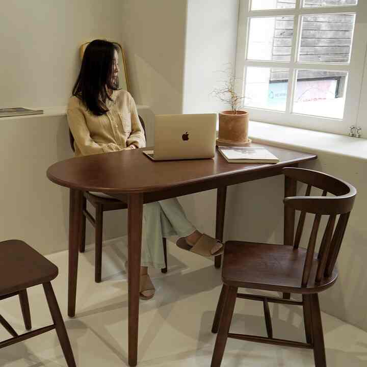 PORVOO 半楕円形 ダイニングテーブル