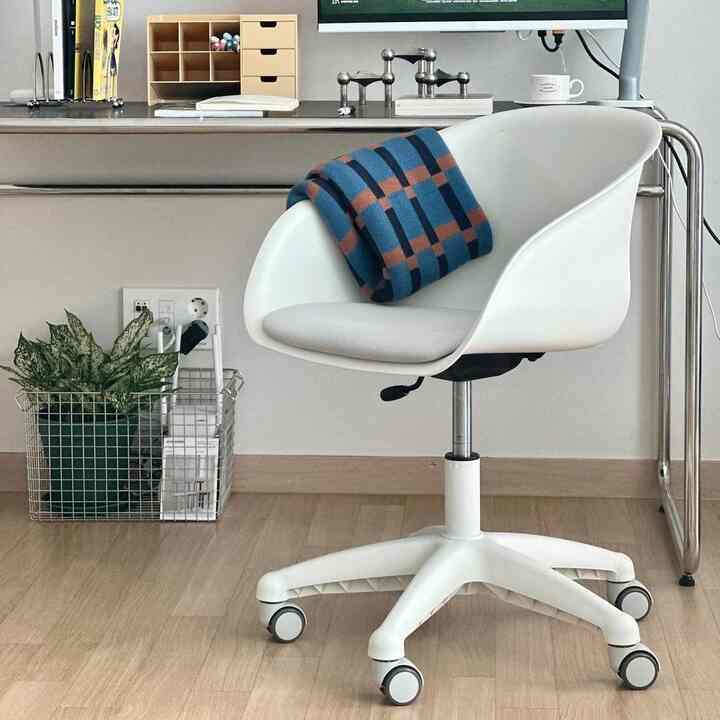 オフィスチェア C4/C5 ホワイトフレーム［4色・2種］