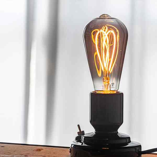 LEDデコレーション電球 E26 CURVE［3種］