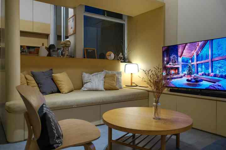 Night vibes in living room..
Untung suasana yang nyaman, kami menggunakan pencahayaan warm white
Dengan tambahan lampu meja yang cukup estetik 
#Livingroom #JapandiLivingRoom #NightVibes #RuangTamuMinimalis #pencahyaan #warmwhitelight 