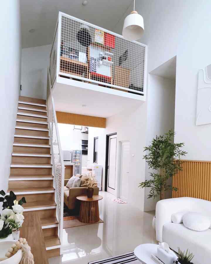 Rumah dengan konsep open space

Karna tipe rumahku ini ukurannya tidak luas maka aku bikin rumah dengan konsep open space. Tidak ada pembatas antar ruangan satu dengan ruangan lainnya..

Disini dalam 1 ruangan dibagi 3 area, pertama ruang tamu. Kedua ruang TV atau ruang keluarga. Ketiga, ruang dapur.

Ternyata rumah dengan konsep open space tidak semuanya terlihat berantakan. Kalau bisa menatanya dengan baik ruangan akan terlihat lebih lega..

Untuk barang-barang yang digunakan sebaiknya yang hanya dipakai saja jangan sampai ada barang yg gak semestinya ada di ruangan tersebut karna akan jadi bikin ruangan terlihat sempit..

#lantaitangga #WarnaCatRumah #RumahOpenSpace #RumahTanpaSekat