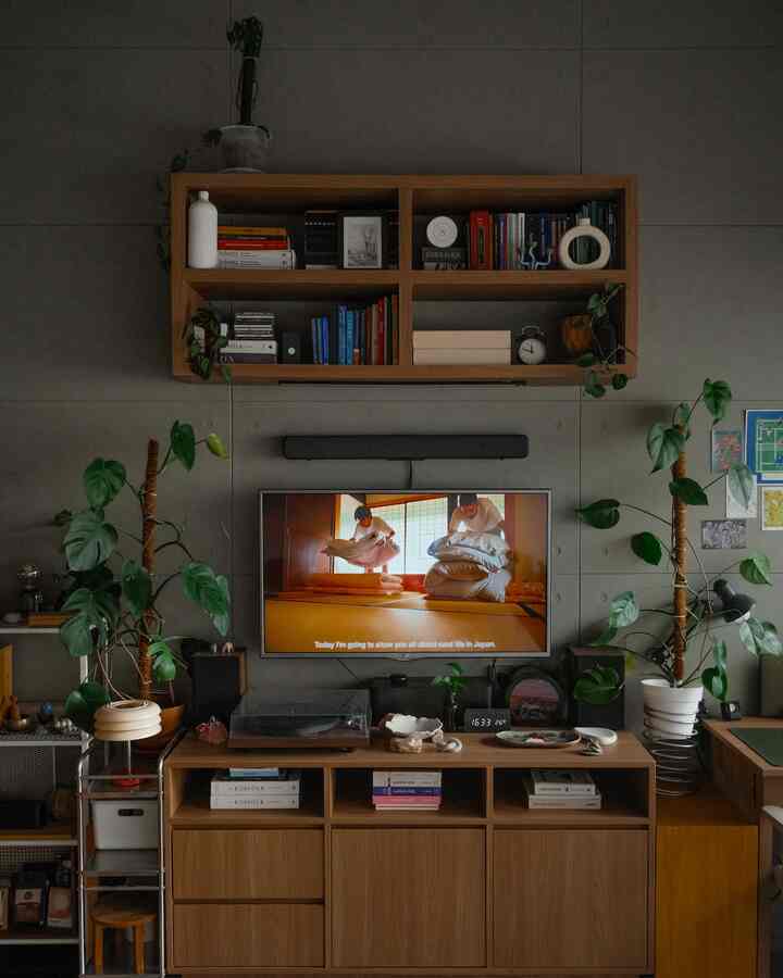 Homedecor idea to fill your vertical space 🍃 #IdeDekorasiDinding #DekorasiDinding #RekomendasiDekorasiDinding #PosterAesthetic #PosterKayu 