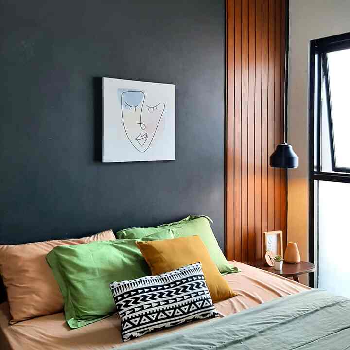 Salah 1 ornamen dekorasi yg bikin dinding jadi kecee adalah walldecor bisa itu berupa foto keluarga, lukisan atau images yg sesuai dgn tema ruangan. di rumah juga beberapa dinding ruangannya memasang wall decor dgn bentuk yg berbeda, gambar & materialnya tapi harganya tetap terjangkau seperti pada pojokan hallway lt 2 menggunakan walldecor dari sterofoam jelas harganya sangat terjangkau sedang di ruang tamu dengan ukuran yg besar klo beli harga normal lumayanlah harga untungnya aku beli pas lgi diskon jadi dapat 1/2harga 



#catdindingestetik #industrialstyle #dindingexpose #materialrenovasi #materialmurah #walldecor