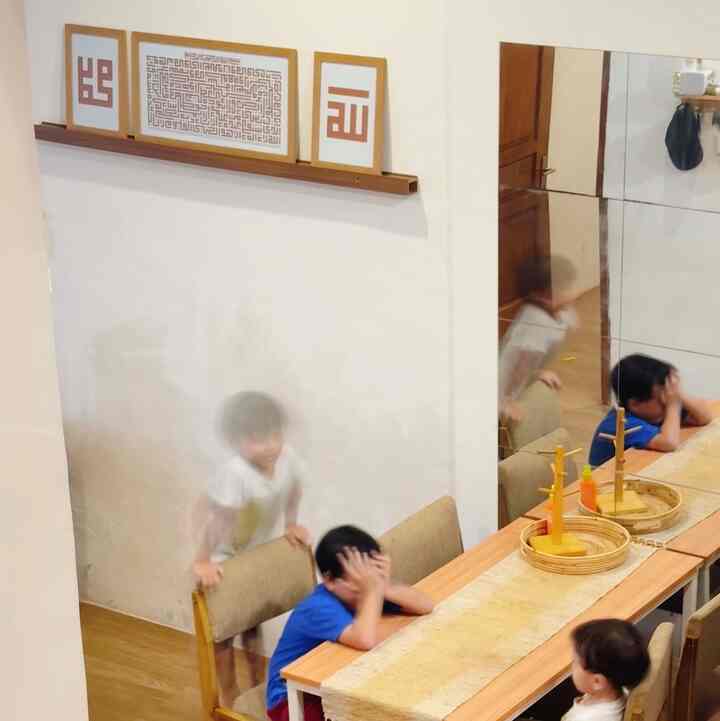 Lanjut dari NZhomes yang terhitung OpenSpace, pilihan2 pajangan yang dipasang pun keputusan kita yang menyatu baik warna dan minimalis object tersebut ☺️🥰

Slide pertama : Hiasan kaligrafi yang simple tapi bisa mewarnai area open space ku
Slide kedua : cover tutup listrik yang ternyata bisa terliat menjadi pajangan indah dilihat 🤭
Slide ketiga - keempat : dipojok tembok yang dihiasi pajangan2 photo senada warna 

Kalau kalian lebih suka menambah pajangan apa ? 

#Rumahminimalis #Pajangan #Inspirasional #dekorasiruangtamu #Dekoratif 