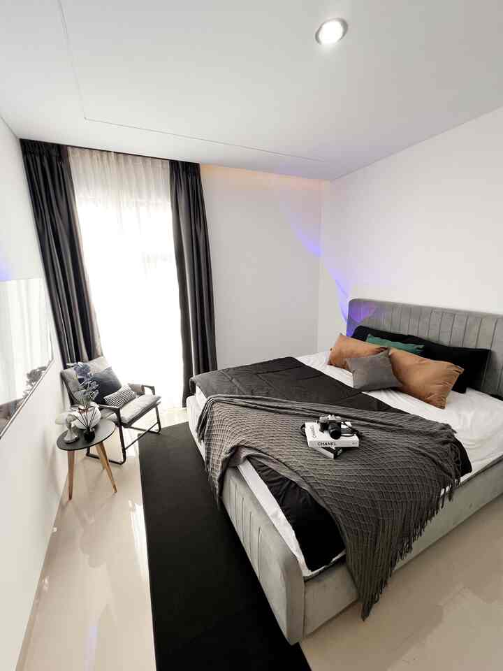 Pengen styling kamar tidur tapi budget terbatas? 
Jangan khawatir ☺️ walaupun dengan budget minim kamar di rumah bujangan tetap bisa tampil menarik dengan menggunakan material  yang terjangkau loh 🤩

#KamarTidur #karpet #kesetpanjang #bantalsofa #anggrek #anggrekartificial #selimut #mejabulat #MaterialRenovasi #MaterialMurah #granitlantai #catdinding #catinterior #Semen 