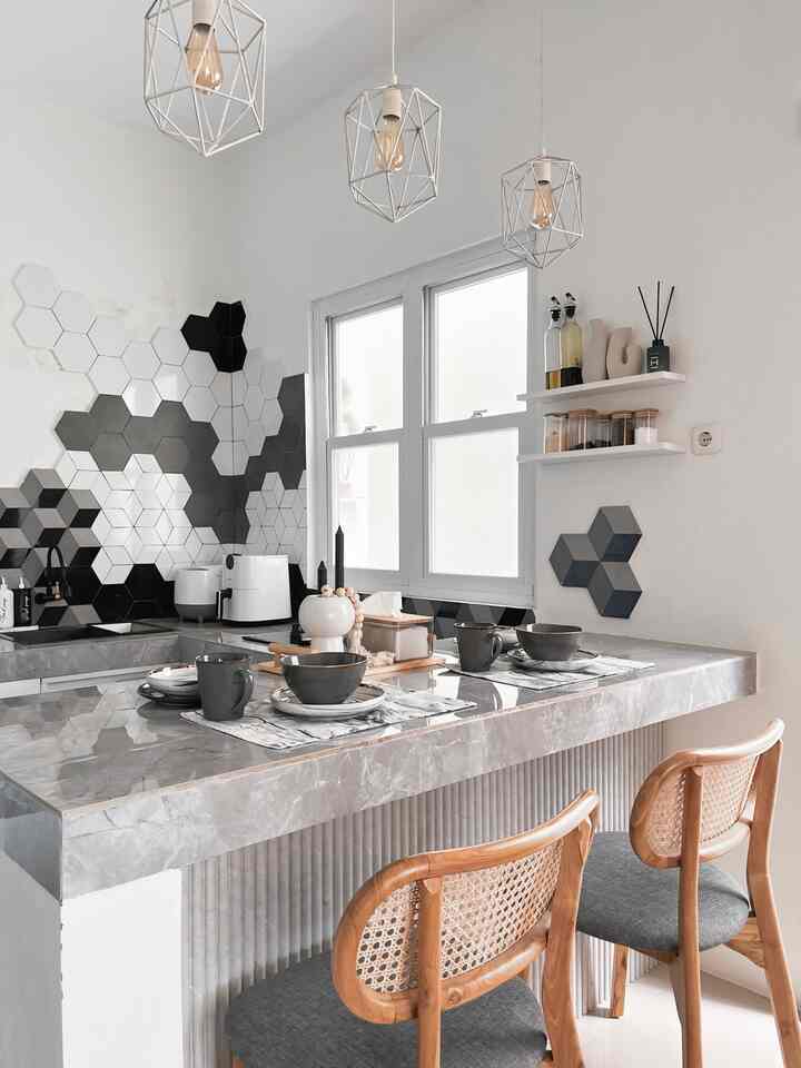 Mari kita tampilkan "aib" dibalik dapur minimalis ini sebenernya ada apa aja sih?

Perdana banget nih tayang, bagian "kitchen set" yang ternyata cuma tutup aja. Isinya? Masih "plong" belum dibuat rak apa-apa. Hanya bagian bawah meja island aja yang udah ada rak terbukanya. Aku pakai storage box untuk menyimpan perintilan dapur supaya tetap rapi. As you can see sama dengan tema dapurnya yang minimalis. Perintilan pun memang ga banyak. Semoga dah ga penasaran lagii.

#KitchenSet #KitchenSetMinimalis #KitchenOrganization #RuangMakanRapi #DapurLetterU #MejaIsland #BacksplashUnik #KomporTanam