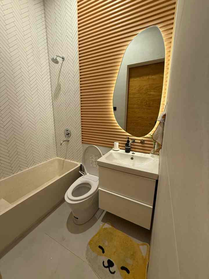 Comfortable bathroom with elegant design, still friendly on the pocket. Proof that beauty doesn't have to be expensive!

#washbasinlikea #wastafelmurah #wallpanel #abstractmirror #materialrenovasi #materialmurah #affordablehomeproduct #affordable