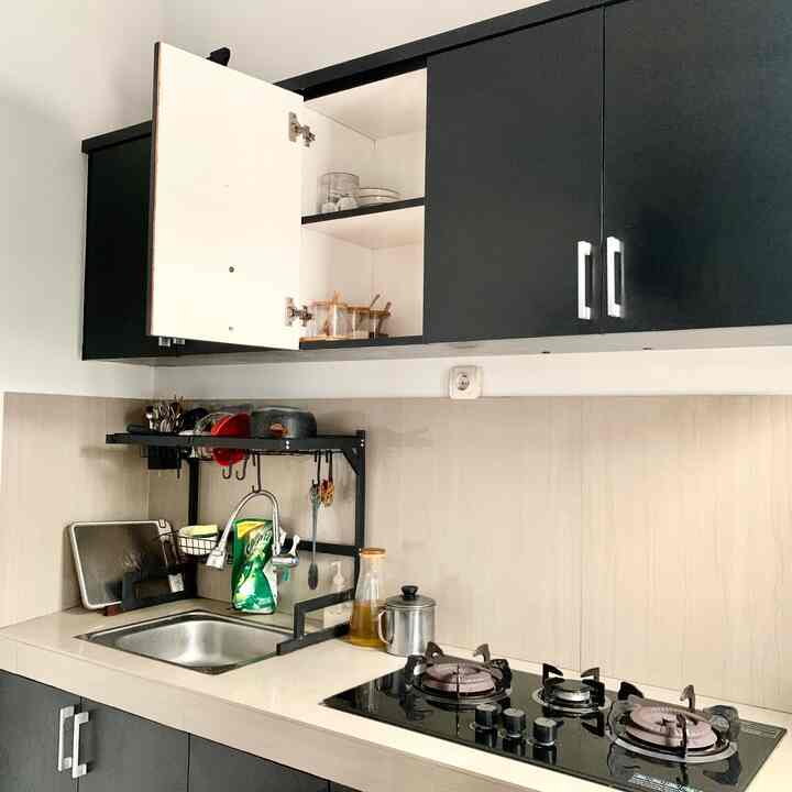 Cara aku menata dapur ku yang minimalis, dengan menggunakan peralatan dapur yang berwarna netral dan juga hanya menggunakan barang barang dapur sesuai kebutuhan

Membuat dapur ku simpel dan berfungsi maksimal

Aku juga menambahkan beberapa storage untuk penyimpanan panci dan alat alat makan lainnya

#KitchenSetMinimalis #StoragePanci #RakPiring #KitchenOrganization #RuangMakanRapi
