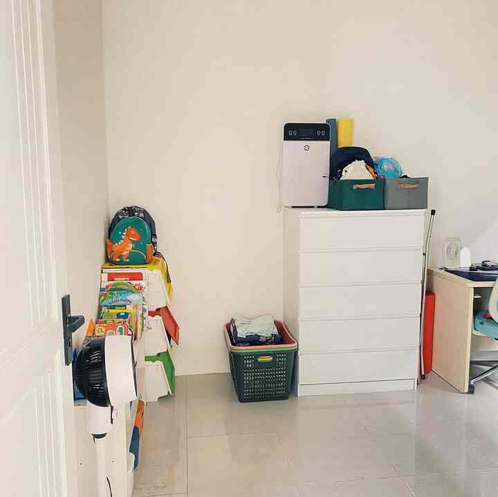 kamar anak,yang masih jadi alih fungsi. 
jadi tempat yanda kerja,karena tidurnya masih bareng-bareng. untuk sementara kamarnya di pakai buat kerja dulu😊

#kamaranak #kamarbermain #ruanganak #ruangtidur #tempattidur