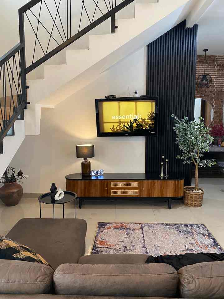 Dekorasi simple tapi dengan harga cukup murah bisa jadi pilihan untuk mengubah suasana rumah. Contoh tembok polos bisa estetik dengan menggunakan wpc wallpanel tentunya warna disesuaikan dengan tema ruangan/rumah

#cattembok #warnacatrumah #wallpanel #wpc #tanamanartificial #tablelamp #candleholder #MaterialRenovasi #MaterialMurah