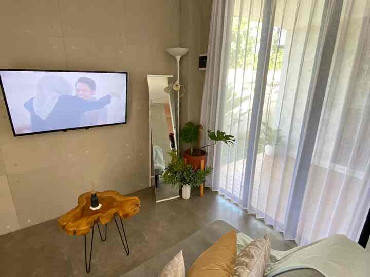 Bikin ruang tv jadi cozy ga perlu barang2 mahal kok 🫶 #LantaiGranite #standingmirror #MaterialMurah #DindingAci #Mejakayuakejati
#Ruangtvcozy #Ruangtamuindistrial #Coffeetablekyu #StandingMiror #PotGerabah #LampuStanding #MaterialRenovasi